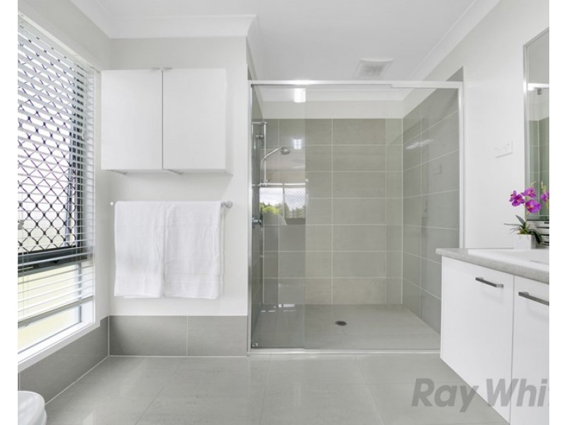 16A Southwalk Esplanade, Underwood QLD 4119