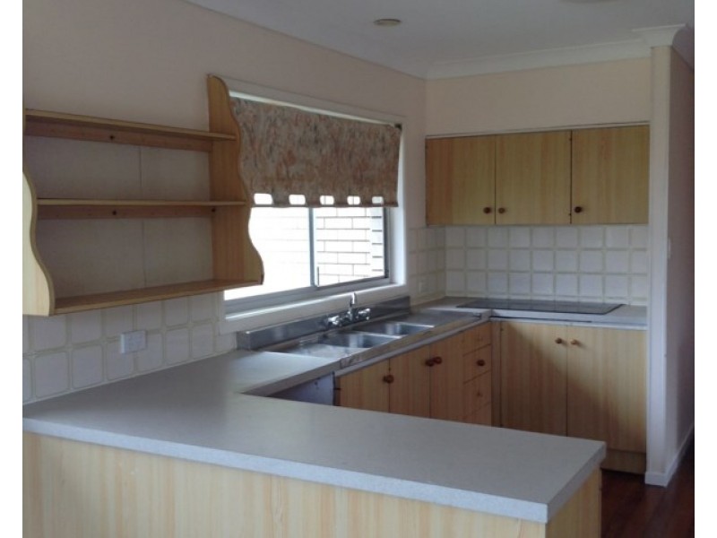 8 Provence Street, Macgregor QLD 4109