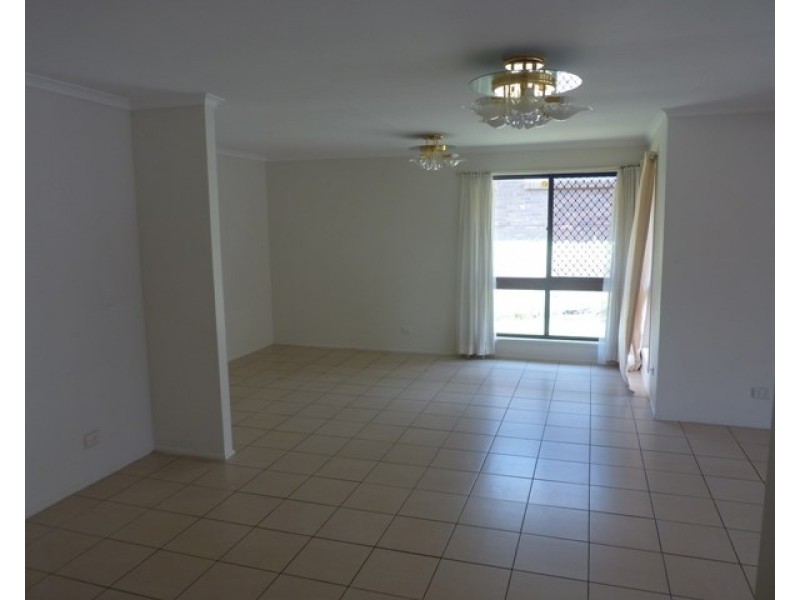 8 Amarna Street, Eight Mile Plains QLD 4113