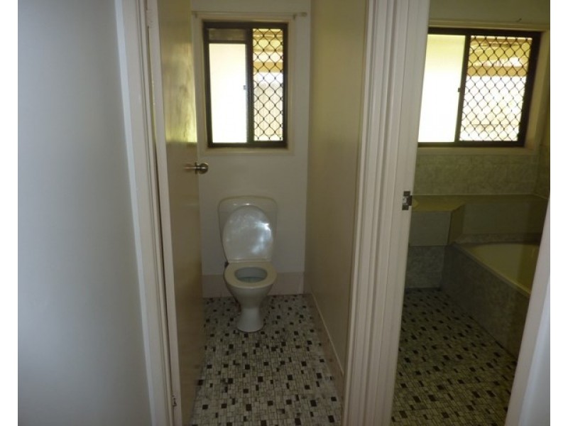 8 Amarna Street, Eight Mile Plains QLD 4113