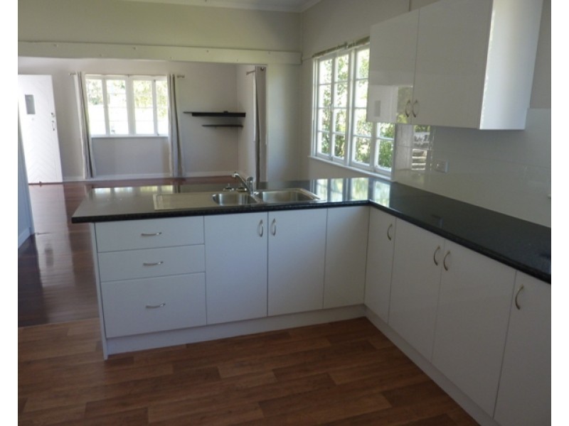 927 Boundary Road, Coopers Plains QLD 4108