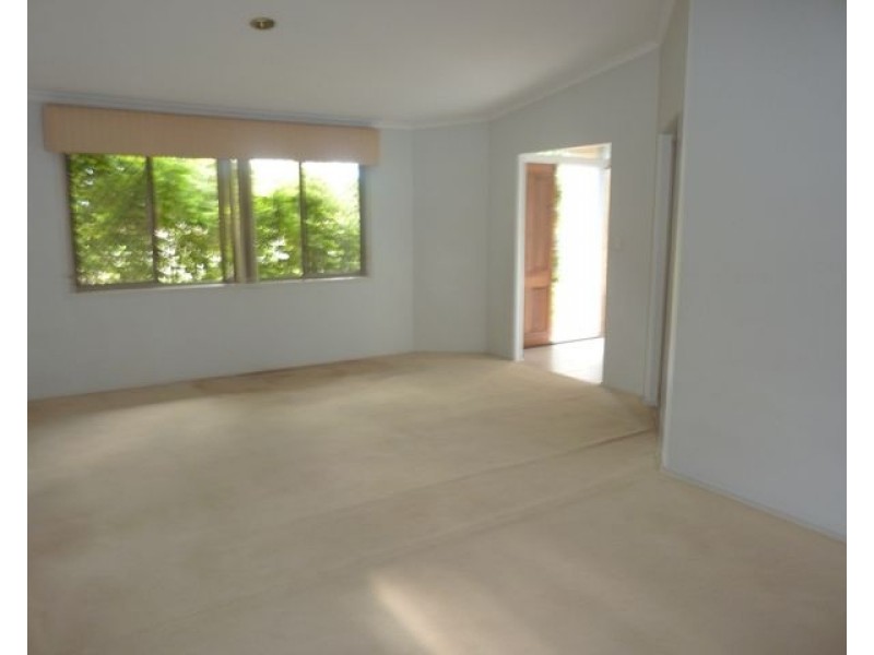 132 Warrigal Road, Runcorn QLD 4113