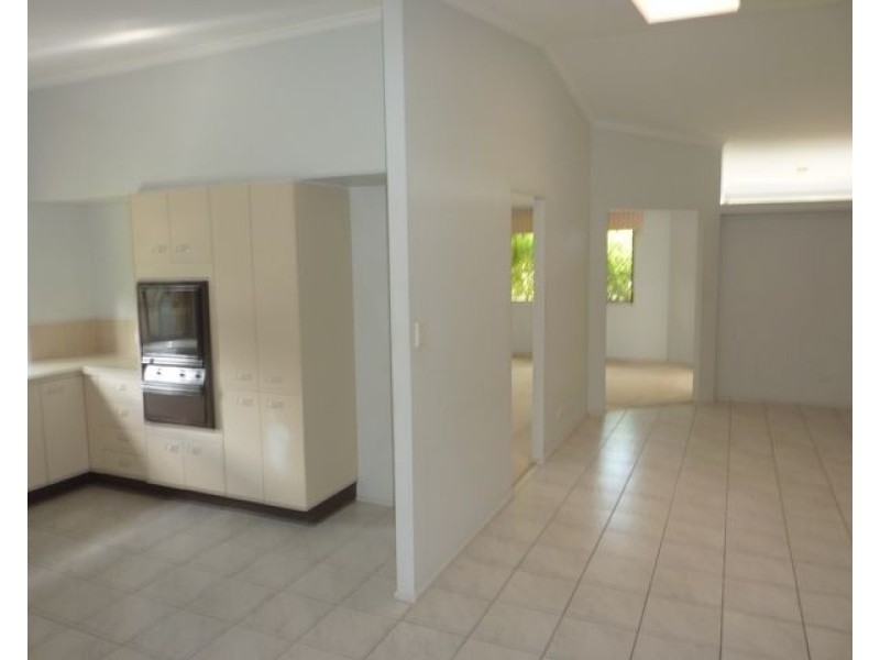 132 Warrigal Road, Runcorn QLD 4113