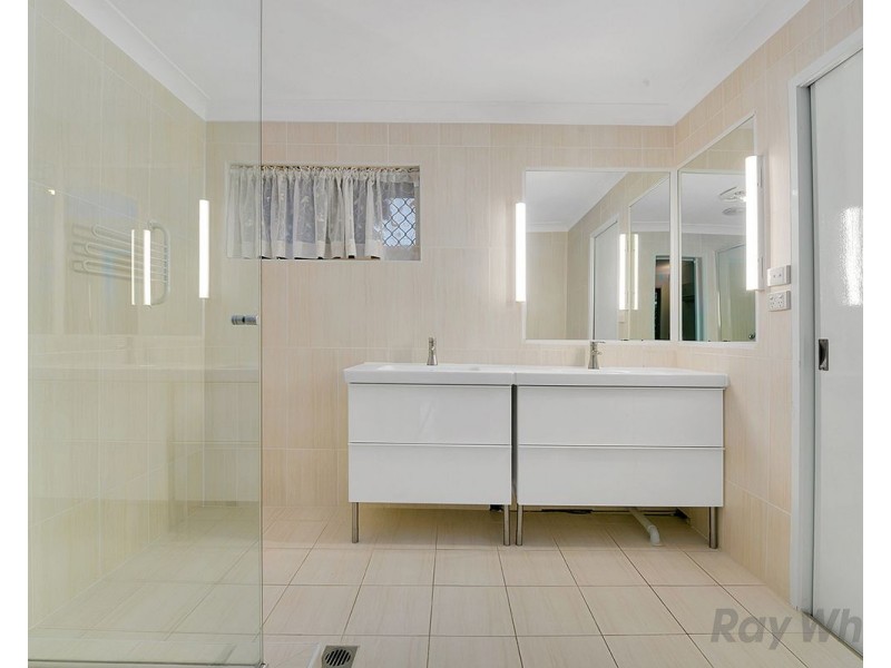 1 Stanton Court, Eight Mile Plains QLD 4113