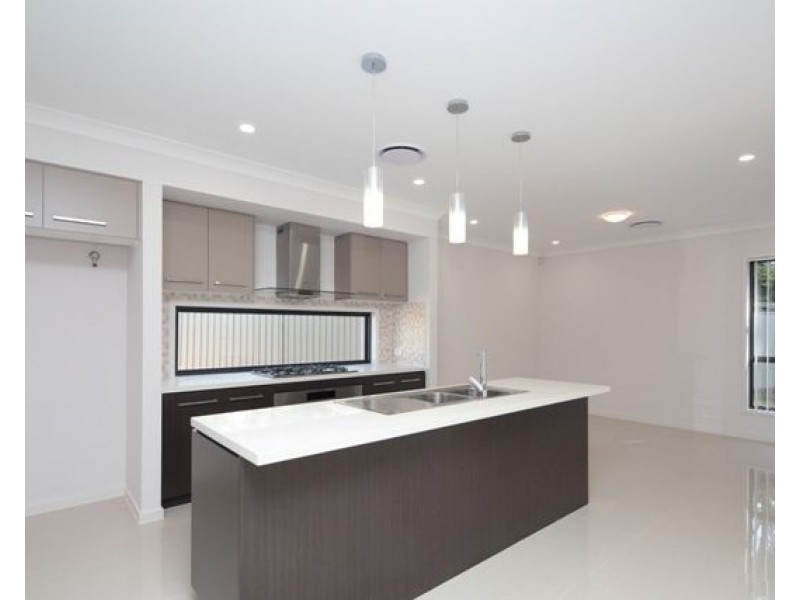 16 Dance Crescent, Eight Mile Plains QLD 4113