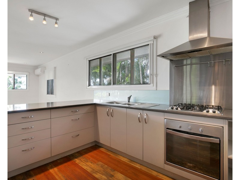 7 Amoria Street, Mansfield QLD 4122