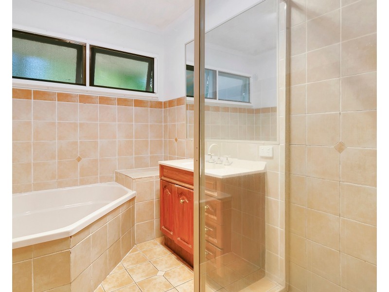 7 Amoria Street, Mansfield QLD 4122