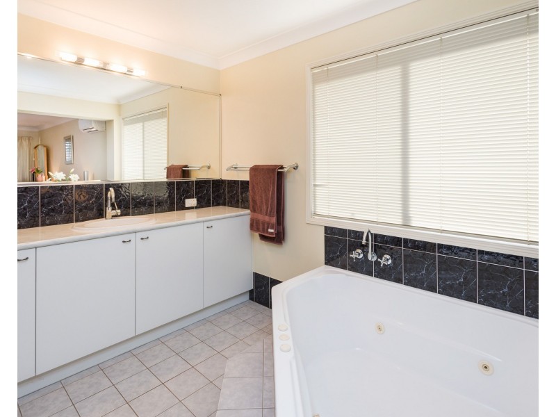 3 Picardie Close, Mansfield QLD 4122