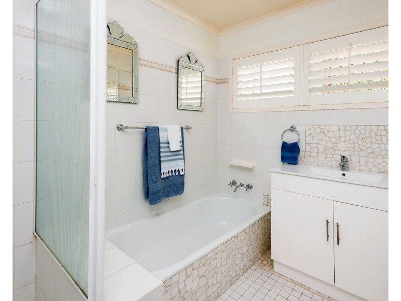 22 Bluebell Street, Mansfield QLD 4122