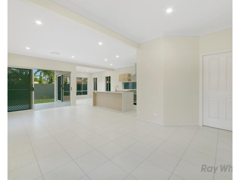 16 Chester Road, Eight Mile Plains QLD 4113