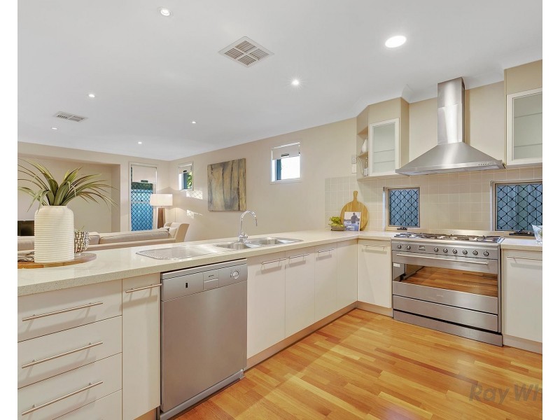 16 Trevi Close, Eight Mile Plains QLD 4113