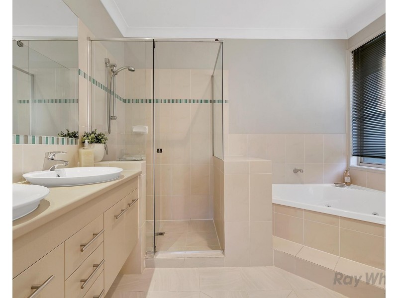 16 Trevi Close, Eight Mile Plains QLD 4113