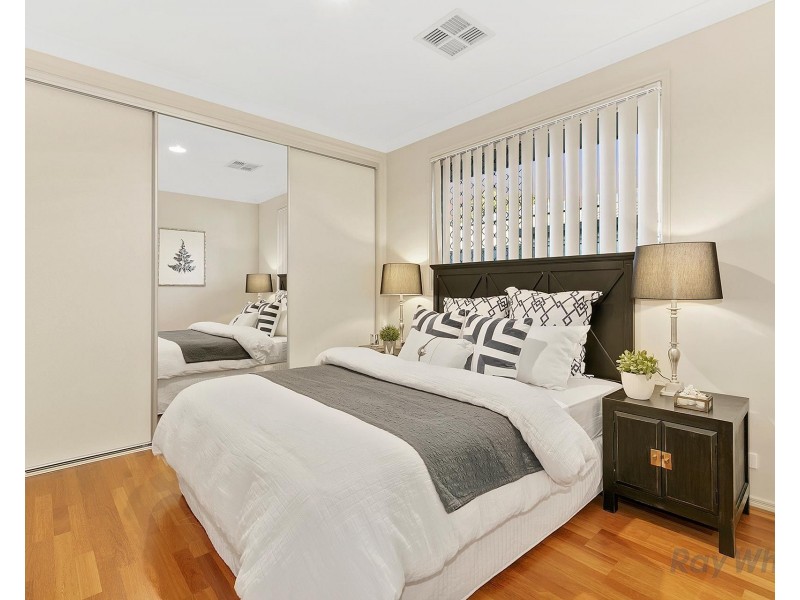 16 Trevi Close, Eight Mile Plains QLD 4113