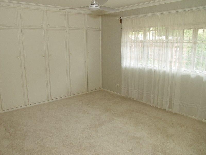 15 Starcross Street, Macgregor QLD 4109