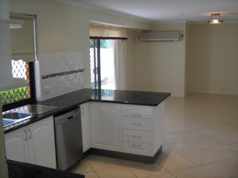 110 Pinelands Road, Sunnybank Hills QLD 4109