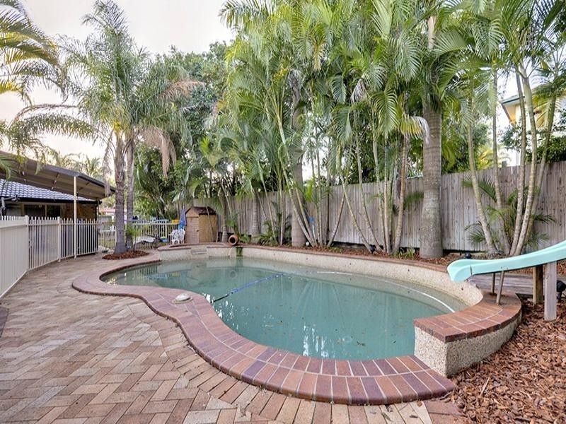 8 Geneva Close, Parkinson QLD 4115