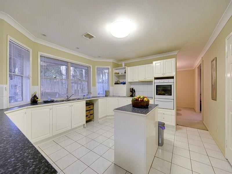 8 Geneva Close, Parkinson QLD 4115