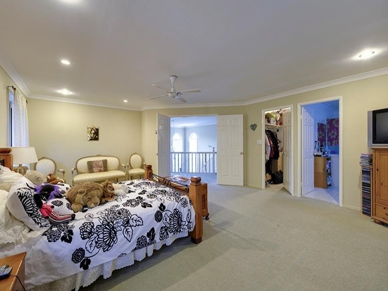 8 Geneva Close, Parkinson QLD 4115