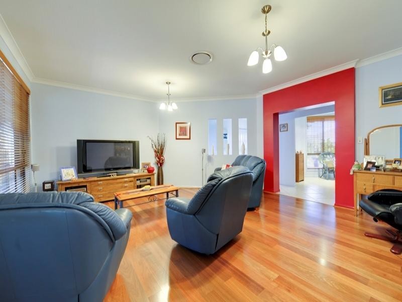 8 Lily Circuit, Kuraby QLD 4112