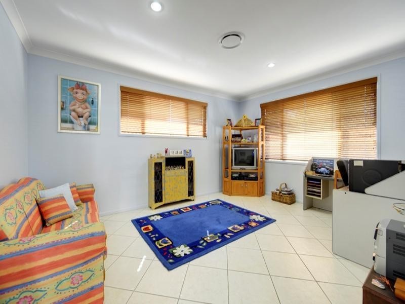 8 Lily Circuit, Kuraby QLD 4112