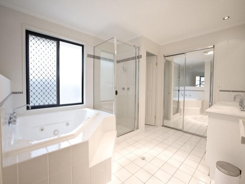24 Fairmont Crescent, Underwood QLD 4119