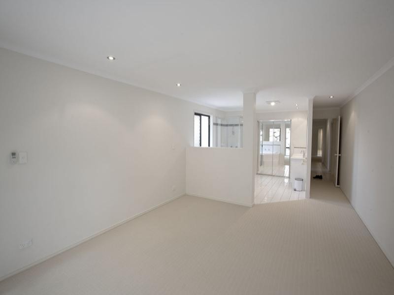 24 Fairmont Crescent, Underwood QLD 4119