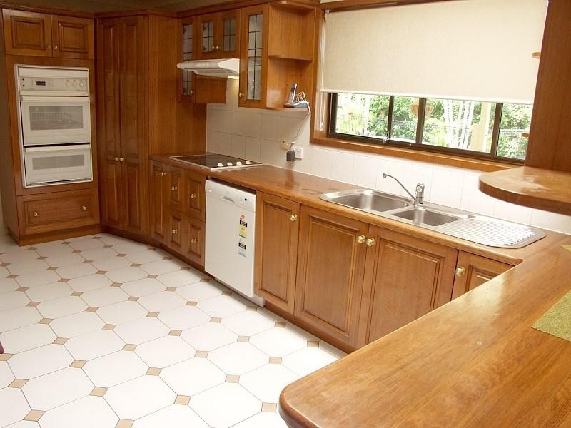 63 Oakleaf Street, Eight Mile Plains QLD 4113