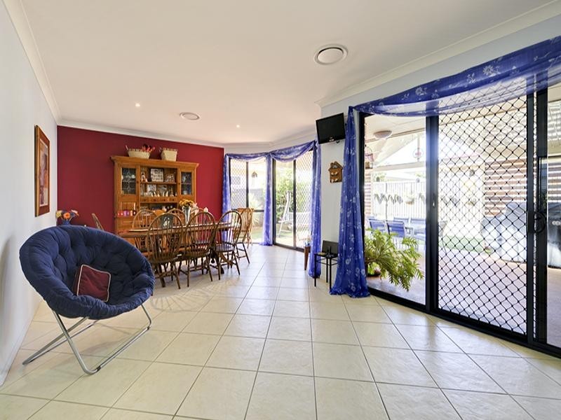 8 Lily Circuit, Kuraby QLD 4112
