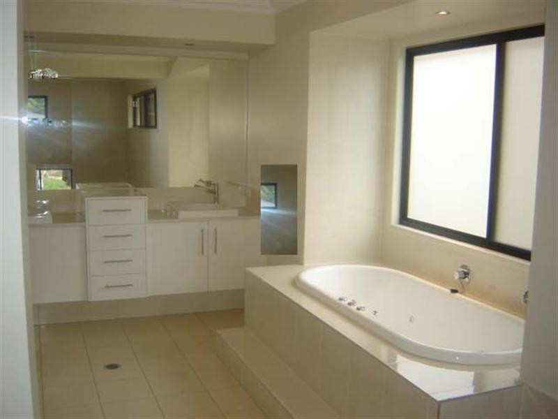 16 Beechwood Close, Stretton QLD 4116