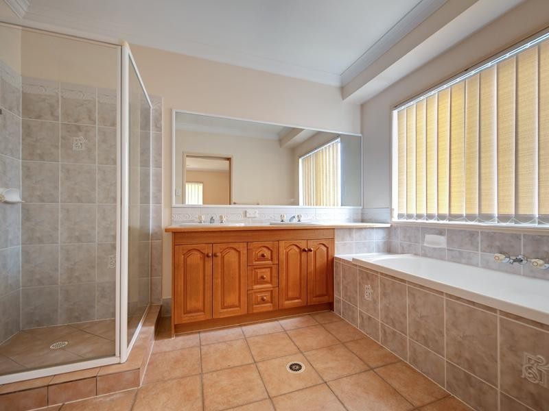 19 Wisteria Place, Mackenzie QLD 4156