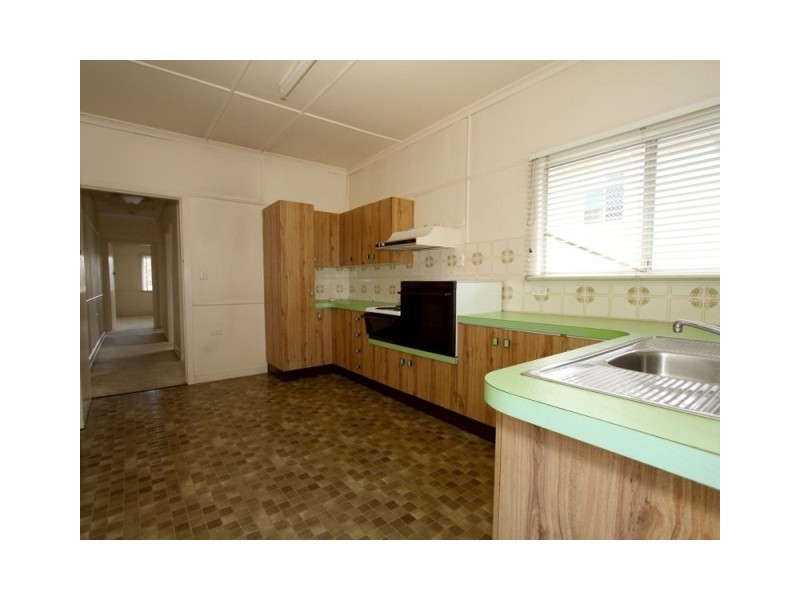 22 Iveagh Avenue, Holland Park West QLD 4121