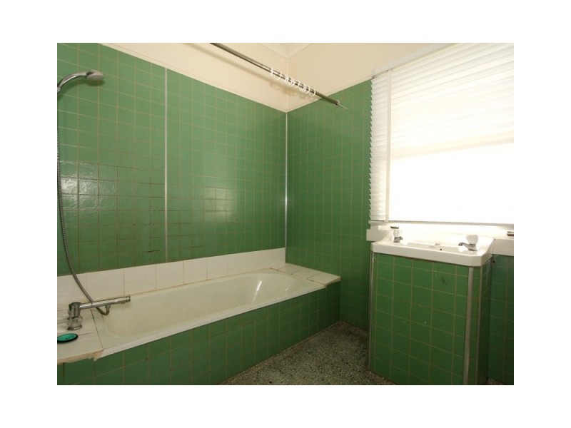 22 Iveagh Avenue, Holland Park West QLD 4121