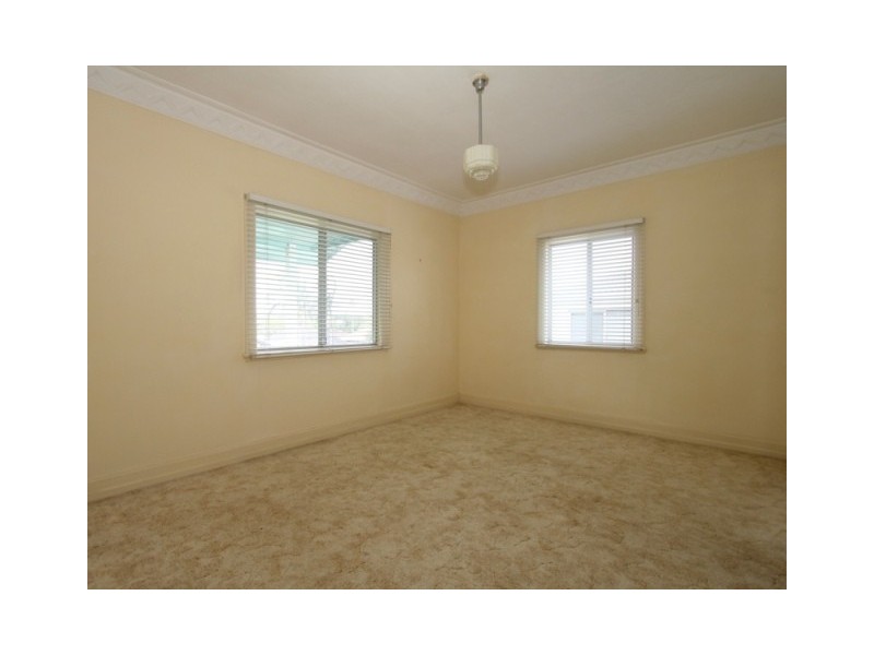 22 Iveagh Avenue, Holland Park West QLD 4121