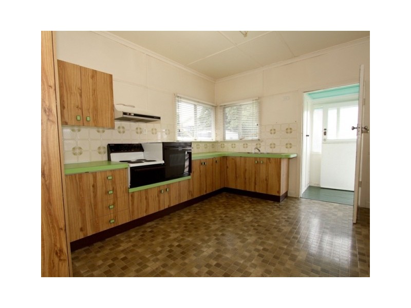 22 Iveagh Avenue, Holland Park West QLD 4121