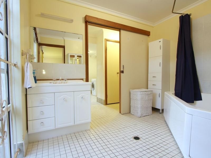 14 Gwandalan Street, Eight Mile Plains QLD 4113