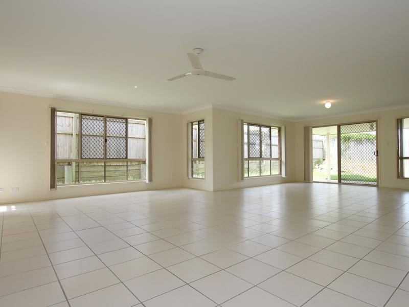 19 Emily Place, Sumner QLD 4074