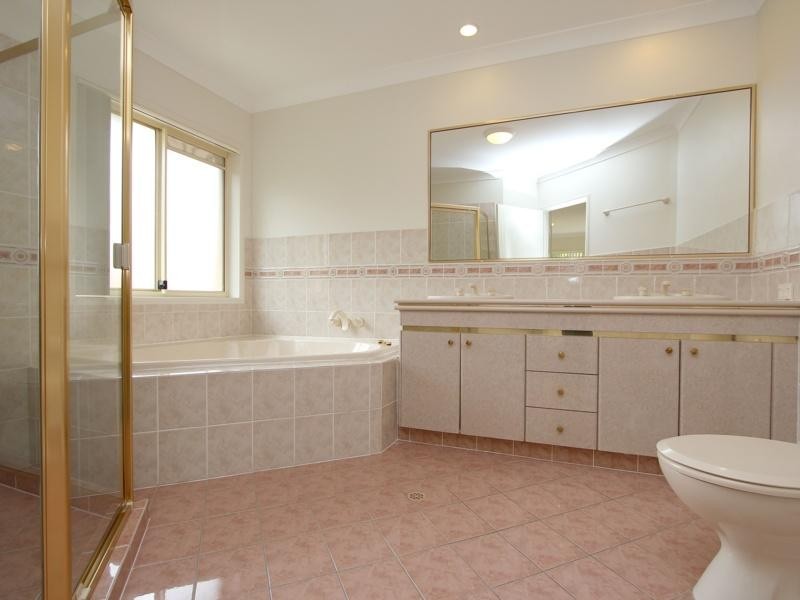 32 Poinciana Crescent, Stretton QLD 4116