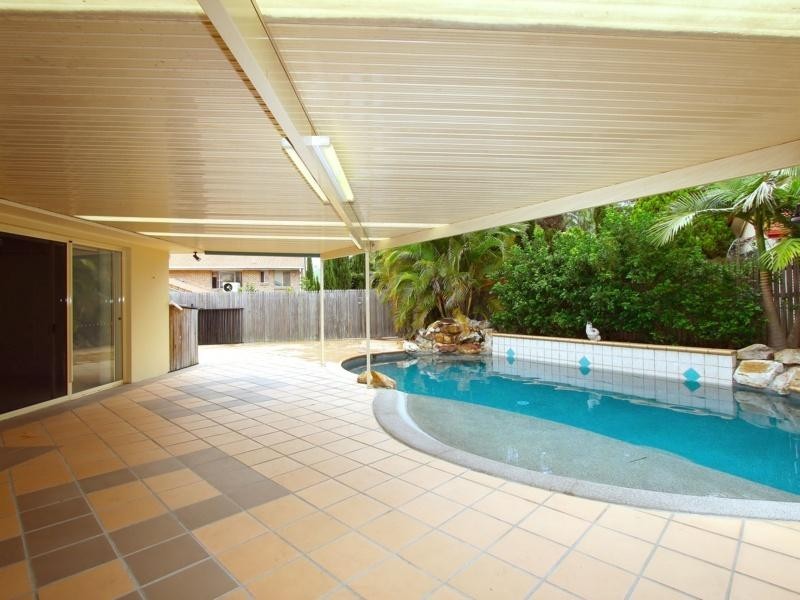 32 Poinciana Crescent, Stretton QLD 4116