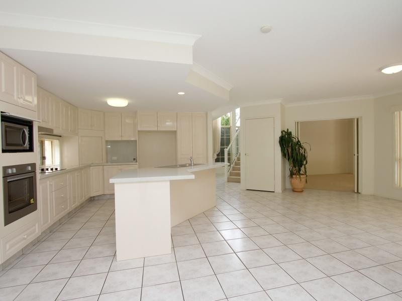 32 Poinciana Crescent, Stretton QLD 4116