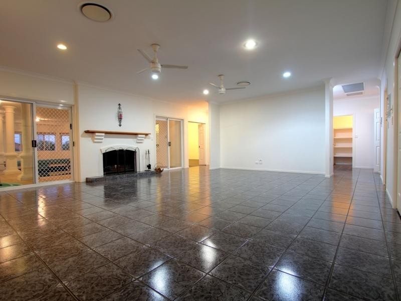 25 Manmarra Crescent, Eight Mile Plains QLD 4113