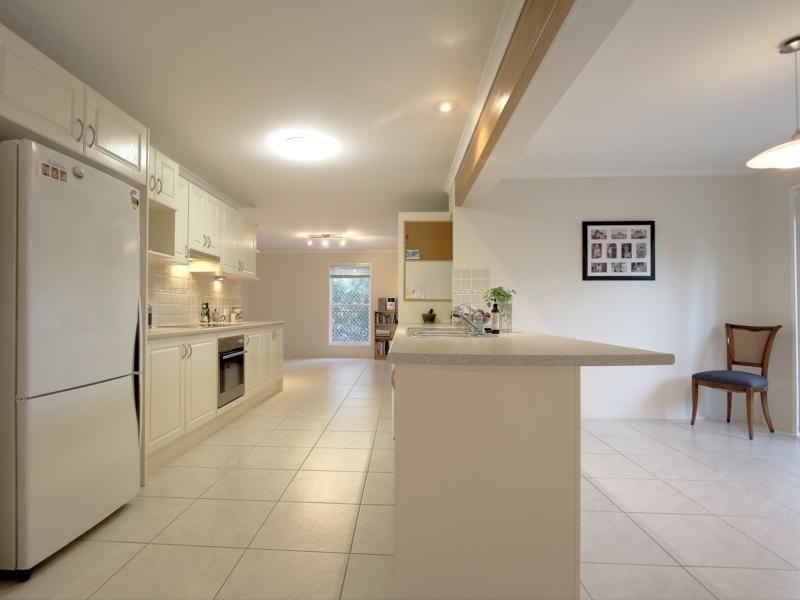 17 Casuarina Crescent, Calamvale QLD 4116