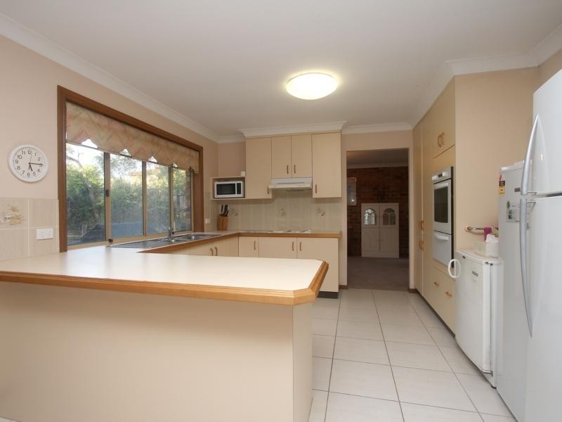 18 Oakleaf Street, Eight Mile Plains QLD 4113