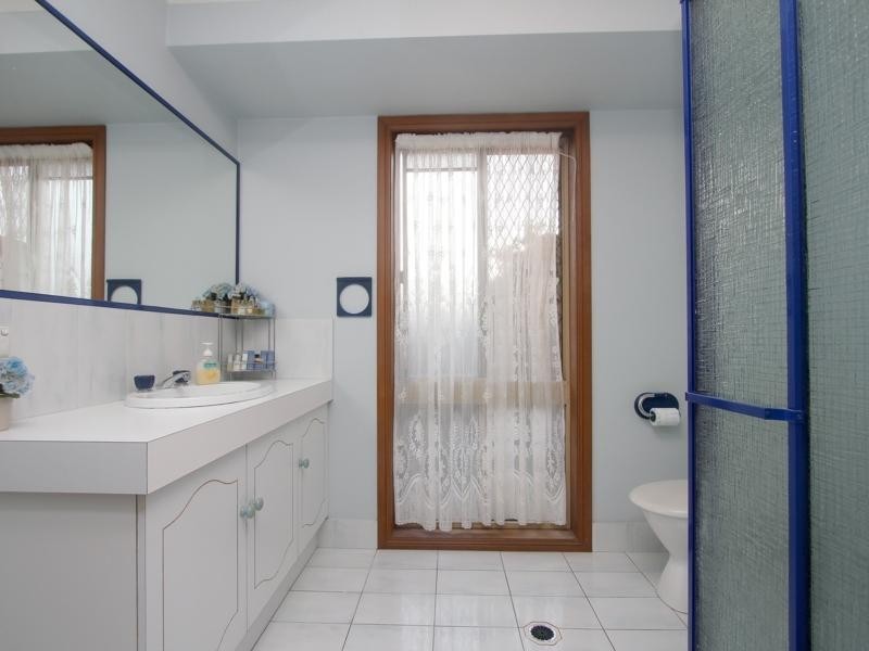 18 Oakleaf Street, Eight Mile Plains QLD 4113