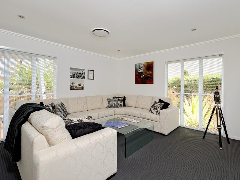 15 Dennis Vale Drive, Daisy Hill QLD 4127