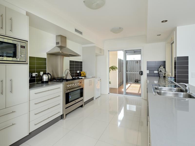15 Dennis Vale Drive, Daisy Hill QLD 4127
