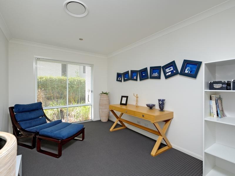 15 Dennis Vale Drive, Daisy Hill QLD 4127