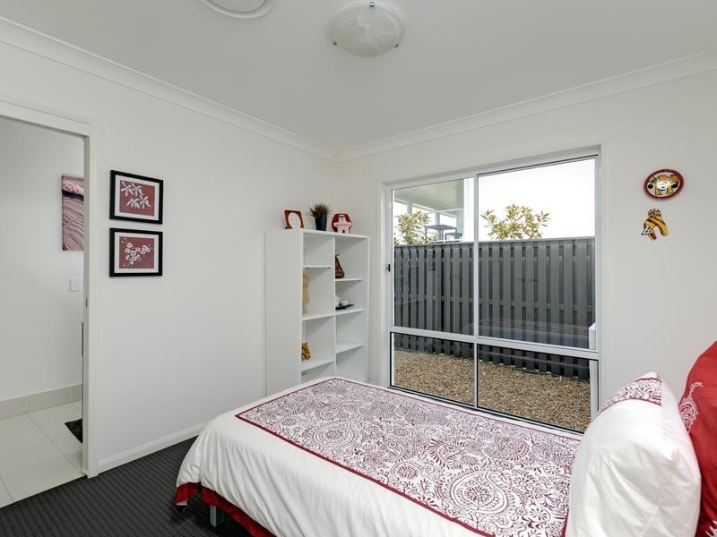 15 Dennis Vale Drive, Daisy Hill QLD 4127