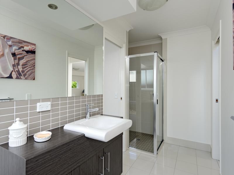 15 Dennis Vale Drive, Daisy Hill QLD 4127