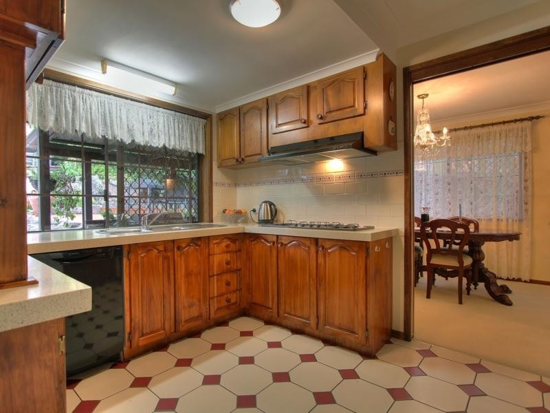 16 Knightsbridge Crescent, Rochedale South QLD 4123