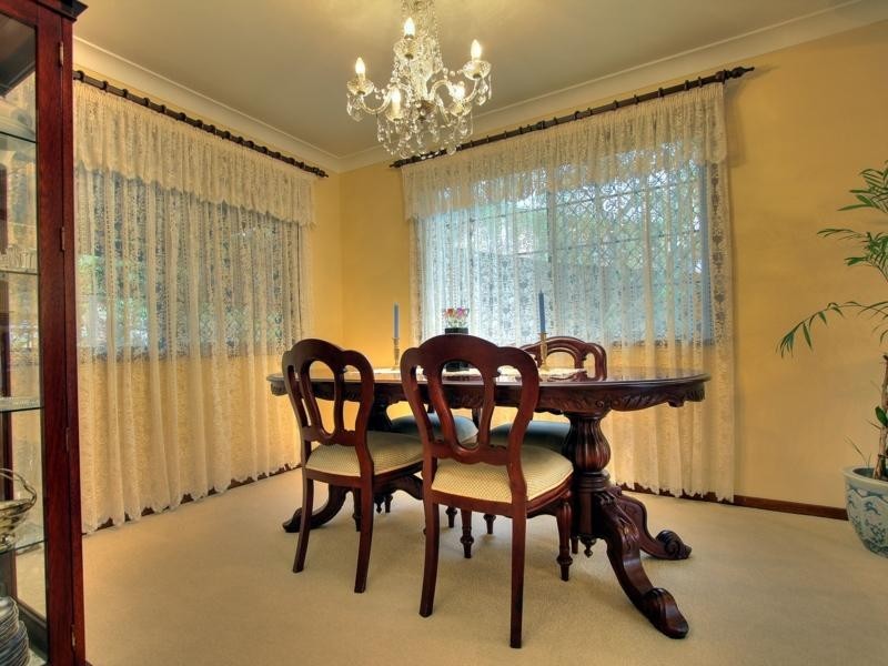 16 Knightsbridge Crescent, Rochedale South QLD 4123